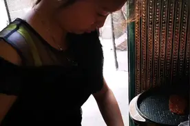 97小媳妇儿做了一块七分熟的牛排，超级好吃