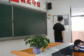 向日葵不开的夏天-学生自制微电影视频封面