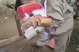 焊工小伙考试探伤没过，重新补考视频封面