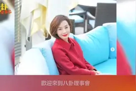 张国荣初恋毛舜筠罕晒近照！乘豪华游艇出海，60岁仍身材火辣白皙视频封面