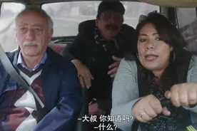 警察征用驾校车，没想到是个新手女司机，连靠边停车都不会视频封面
