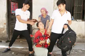 妹妹未婚生子，遭全家看不起，1年后男友有钱回来求婚，结局感人视频封面