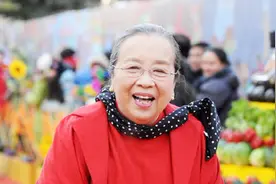 容嬷嬷26岁时的模样曝光，美到不敢认，被赞美貌堪比宋慧乔！视频封面