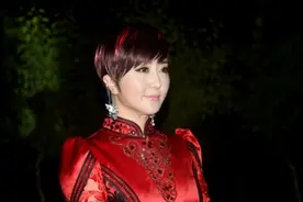 歌曲《火苗》由原唱格格演唱视频封面