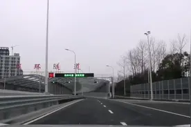 标识不清楚开许多冤枉路，终于找到新造郊环隧道，太漂亮了！视频封面
