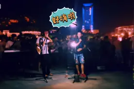 广西街头摇滚演唱会，柳州版黄家强与黄贯中登场，这首歌太嗨了视频封面