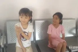 小妮打个预防针也能遇见同学，两个小朋友聊聊天缓解一下压力视频封面