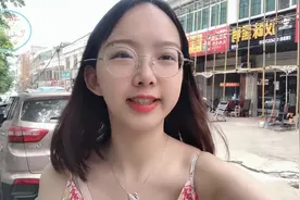 补完课带弟弟去吃饭，弟弟一直玩手机惹姐姐发飙，弟弟这眼神绝了视频封面