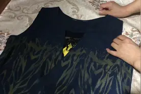 没袖子的衣服单调老气？教你改成有袖的，立马换个款式穿！视频封面