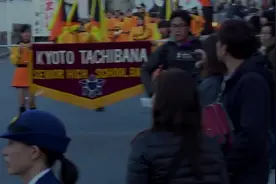 日本高中女生乐队街到巡演视频封面