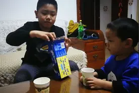 俩兄弟要平分饼干，单数咋办?妈妈说致电厂家必须生产双数饼干。视频封面