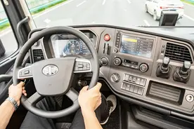 配备AMT、ACC、AEBS的解放J7牵引车开起来啥感受？一个字：爽！视频封面