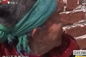 九旬老太独居破屋十几年喝雨水，旁边住高楼的儿子来看：还没死啊视频封面