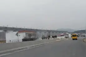 广水段107国道修建中，晨雾蒙蒙开车去广水市途中，2020元旦一天视频封面