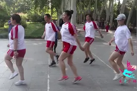 改编版神曲《来了来了》，这舞步和音乐太有魔力了，最后有亮点哦视频封面