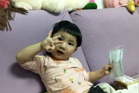 喜欢爸爸还是喜欢妈妈，自古难题，看小宝怎么机智回答