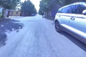 机车追小车上演一部大戏视频封面