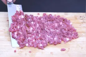 才知道剁肉馅这么简单，1分钟就能全剁好，简单省力气，都学学吧视频封面