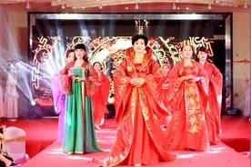 着一袭襦裙，看美人绰约如仙子：汉服走秀——《盛世霓裳》视频封面