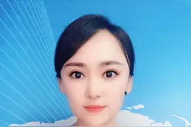 员工夏天穿短裤上班，被解雇？##大v快评 #主持人 #传播正能量视频封面