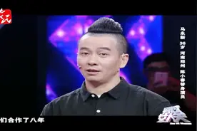 小伙是陈小春替身，两人照片分不清谁是真人，竟合作了八年之久视频封面