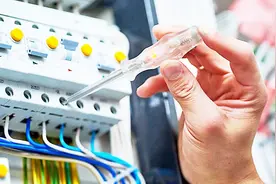 一用电，漏电开关就“吱吱响”，不用请电工，简单3步就查出故障视频封面