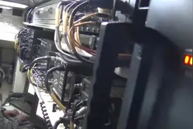 没打码！实拍数字化部队指挥车内部，电子设备琳琅满目太先进视频封面