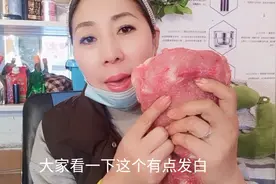 通过上个视频，粉丝们提出猪肉注水的问题，心仪这个视频来解答。视频封面