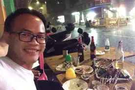 斌哥公司搬迁新场地，下馆子吃完鲍鱼搞生蚝，深圳年轻人地摊生活