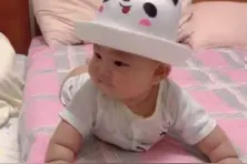 四个月宝宝会倒着爬了！