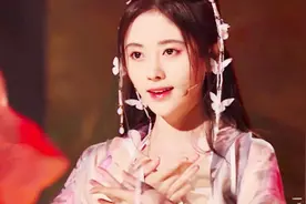 难怪男生们那么喜欢他，简直心动了！鞠婧祎最新《Don't Touch》