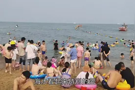 炎热夏季，山东日照海水浴场已开启“下饺子”模式