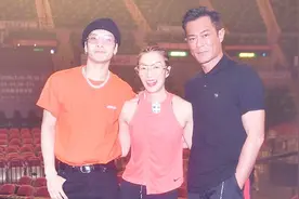 郑秀文演唱会中郑秀文古天乐合唱《默契》live现场版视频封面