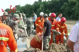 阿什河水位上涨 道外区抗洪抢险
