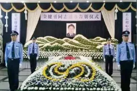 杭州男孩收到编号001的录取通知书，背后的故事让人泪目！