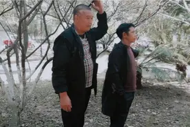 贵州惠水涟江广场男女山歌对唱