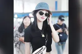 景甜穿黑色露脐大秀小蛮腰，斜挎包又潮又美，真女神范视频封面