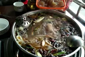 异地恋情侣相约国庆，见面的第一餐就花了86元，好贵？