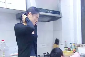 男子给女子送煤气 男子说：我们一起过吧 女子：帮我修下水视频封面