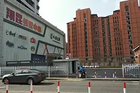 上海郊区的小昆山镇，有着内地小县城的繁华,外来人口的贡献不少视频封面