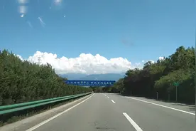 山阳到西安福银高速风景秀美，蓝天白云好空气视频封面