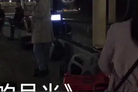 天天拌嘴吵架，她不肯原谅我，散心一直哄，后来听到好音乐结束。