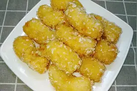 大厨教你黄金脆皮香蕉的正确做法，比买的好吃，一上桌就被抢着吃视频封面