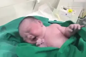 宝宝终于生出来了，足足十斤重的大胖小子，真是太棒了视频封面