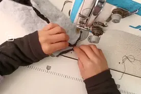 冬天睡觉脚冷，做一双暖暖的脚套，一个冬天脚都不冷。