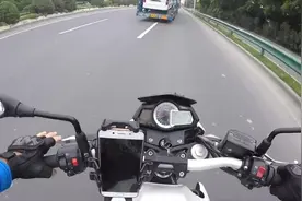 国产贝纳利黄龙300拉极速，6000转开阀发力很有劲视频封面