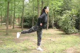 经络不通全身堵，每天坚持这样抬腿100次，体内垃圾全排空视频封面