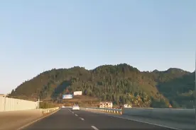 贵阳到凯里沪昆高速，100多公里路程遇堵车，用时四个多小时视频封面