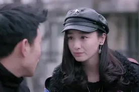 机车男竟看上美女明星，问其要微信，还不忘变戏法撩美女！视频封面