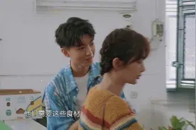 秦海璐把王俊凯赶紧叫来让他帮忙以物换物，店家听不懂跑去找翻译视频封面